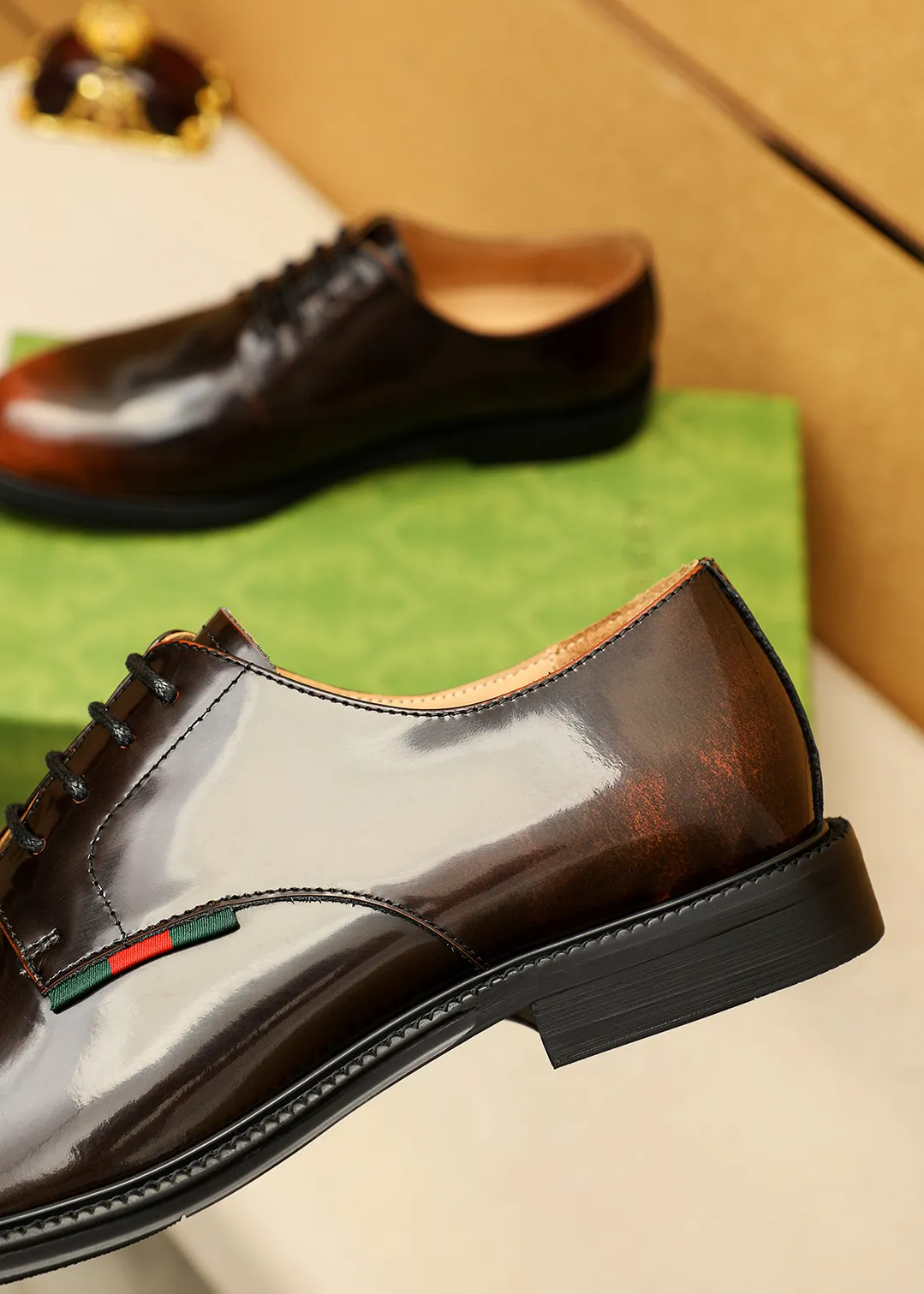 Men's shoes 💰520 💐 Product trademark: GUCCI "Gucci" business leather shoes Regular size: 38-44 (45.46🉑️customized) Product materials: Selected imported first-layer open-edge beaded cowhide leather upper, imported water-dyed cowhide leather lining. Strong three-dimensional visual effect, original outsole Color: 4⃣️colors available